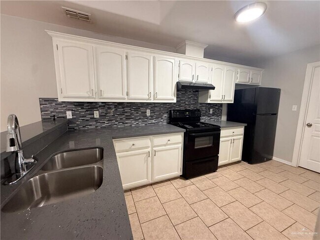 Photo - 15 Jade St