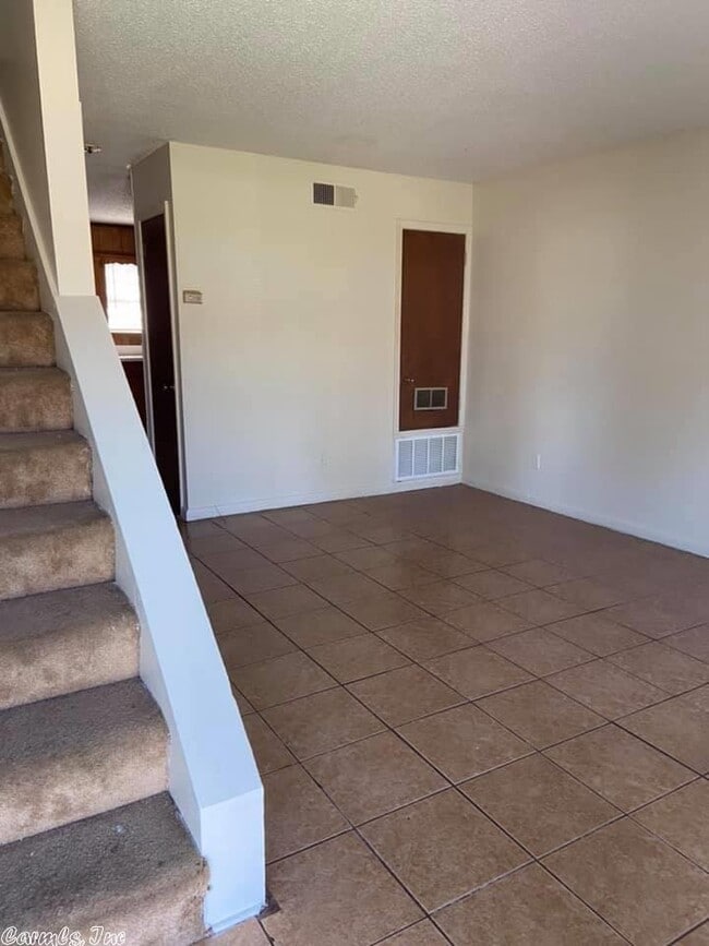 Photo - 13 Rosemunn Dr