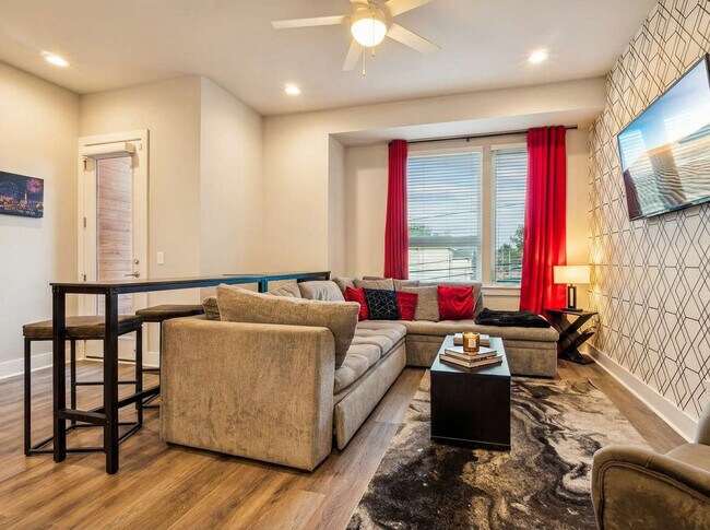 Photo - 2135 24th Ave N Unidad SI ID1387453P