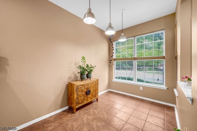 Photo - 111 Cardigan Ct