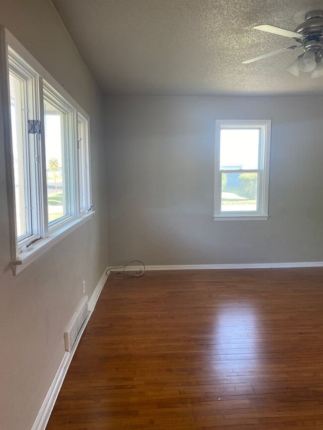Photo - 215 7th Ave NE