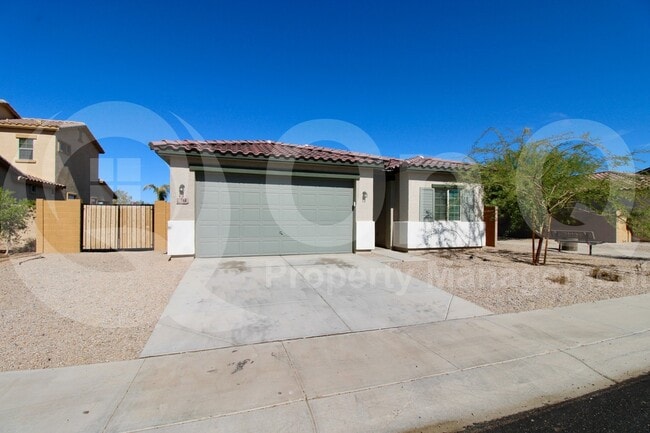 Building Photo - 744 E Diamond Dr Rental