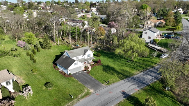 105 Buckingham Dr