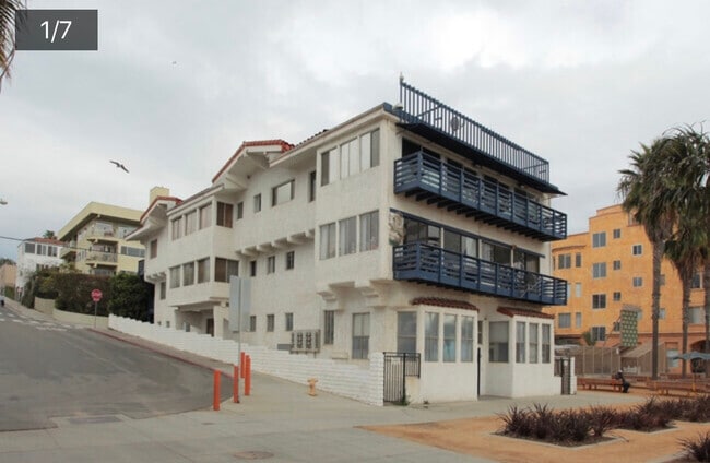 Exterior View of the Building - 1647 Ocean Front Walk