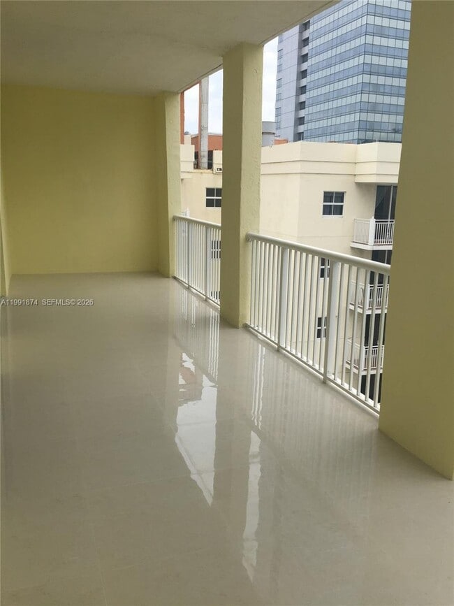 Photo - 170 SE 14th St Unidad 3005