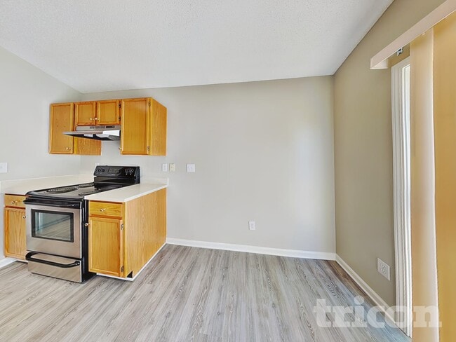 Photo - 115 Markham Dr