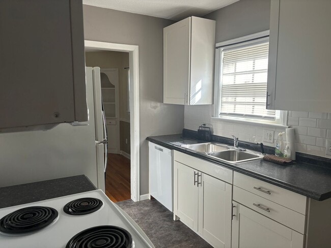 Photo - Beautiful 3 bedroom single family home