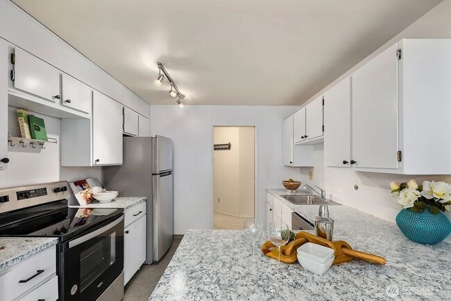 Photo - 3 Bedroom 2 Bathroom Plus Parking