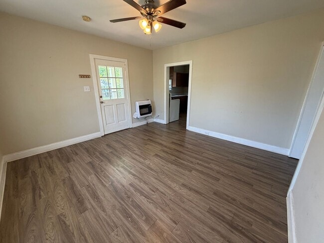 Photo - 2 Bedrooms- 1 Bathroom- House in Celanese!