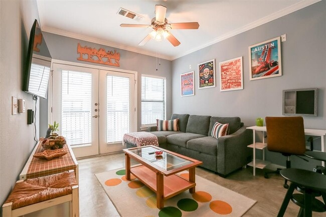 Building Photo - 2502 Leon St Unit 418