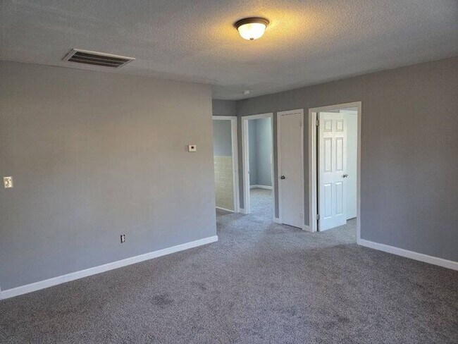1-Month Free Summer Special - Great 2-bedroom townhome close to downtown Lexington, NC