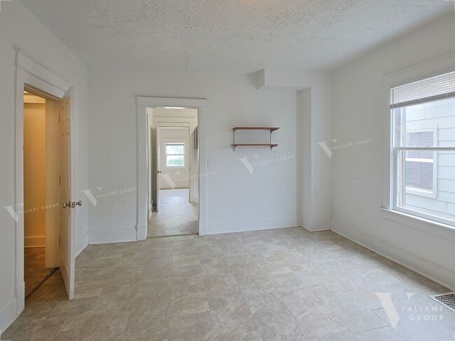 Building Photo - 1032 E Commercial St Unit C Rental