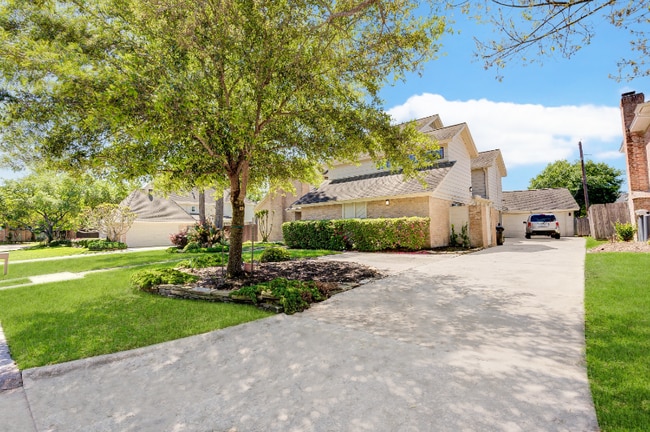 Photo - 16607 Brenton Oaks Dr