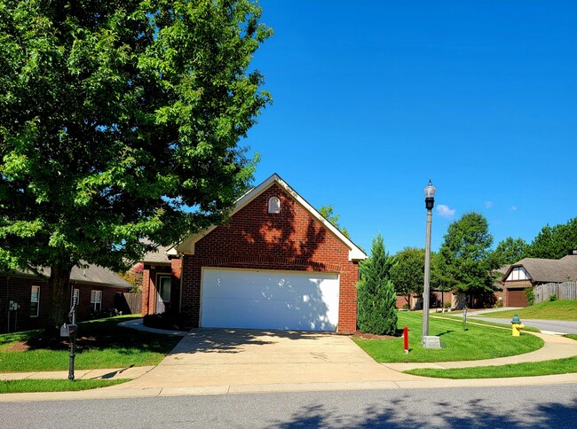 Photo - 200 Oxmoor Pl