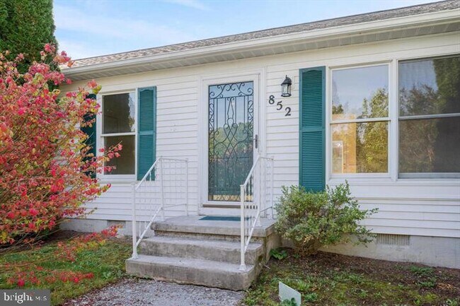 Photo - 852 Morgan Pl