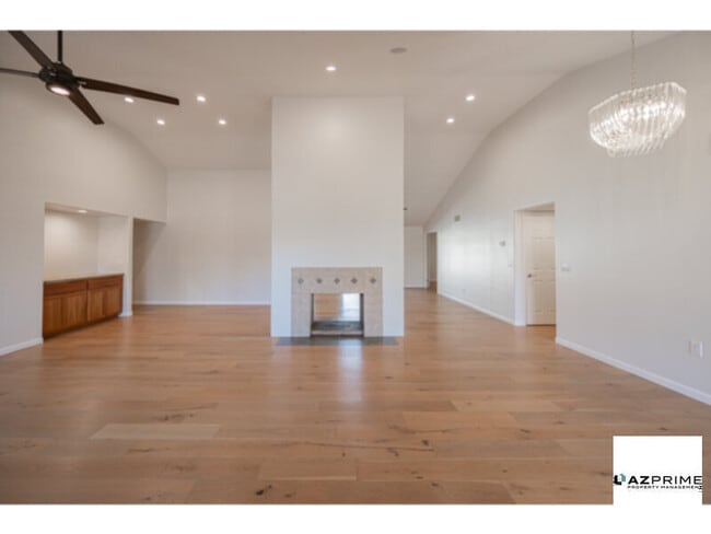 Photo - Elegant 3/2.5 Scottsdale Home - Vaulted Ce...