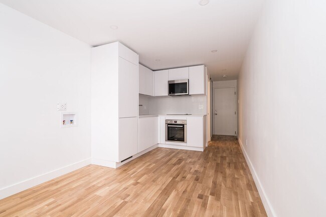 Photo - 798 Richmond Street West Unit 165