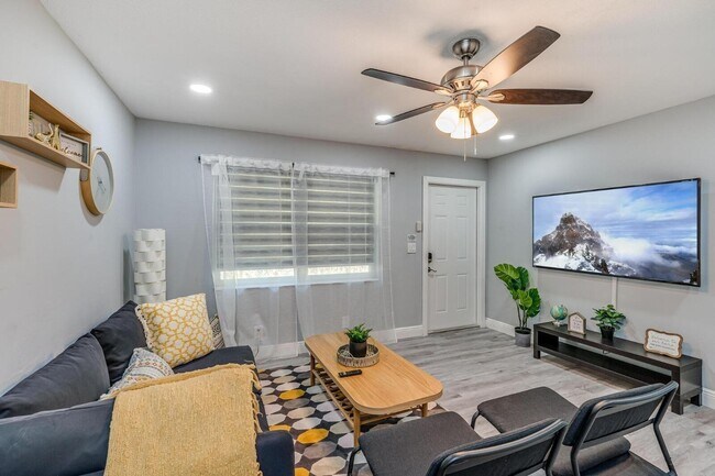 Photo - 1051 SW 32nd Ct