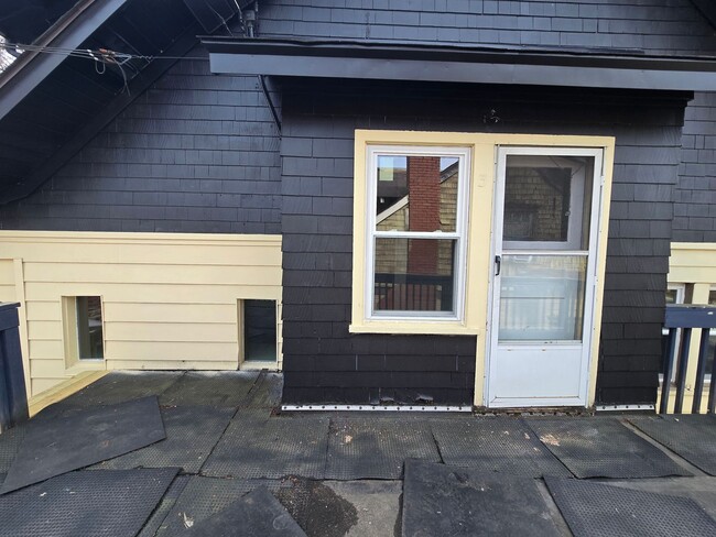 Building Photo - ver5725 Unit 2