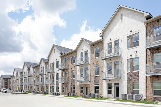 Apartment Building Exterior - Brick Towne Ames Apartments