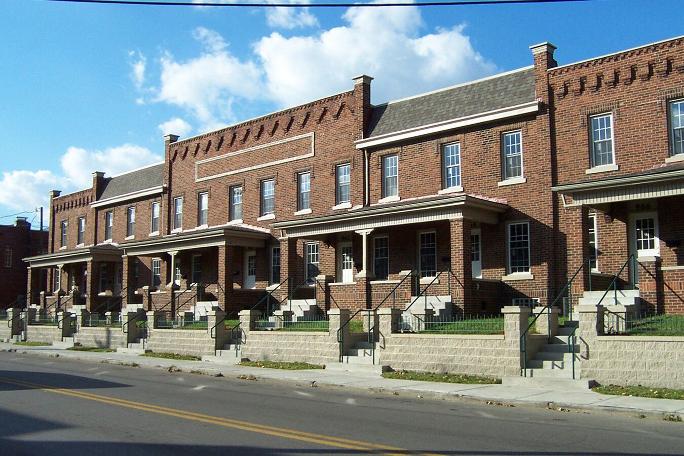 Photo - 954-966 Whittier St Apartments