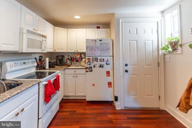 Building Photo - 1769 Frankford Ave Unit 5