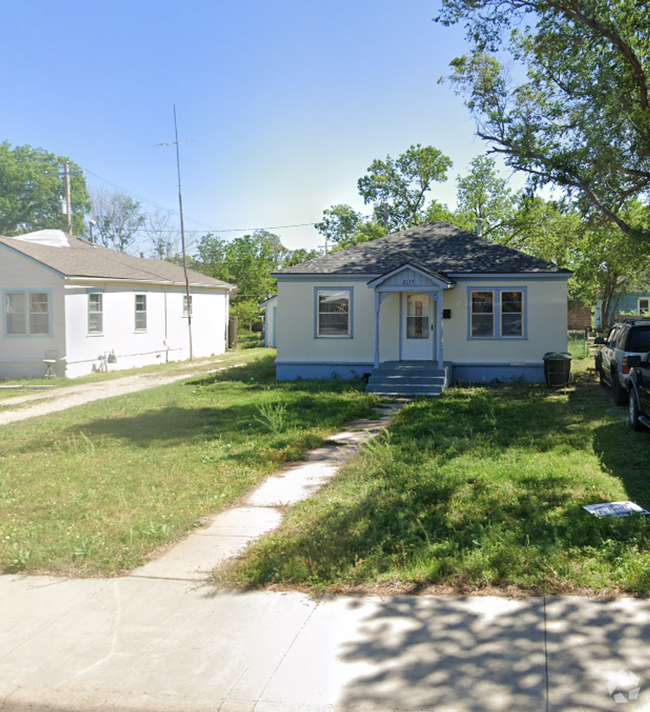 Building Photo - 2 Bedroom, 1 Bathroom House