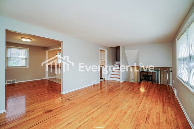 Photo - 614 Fort Couch Rd