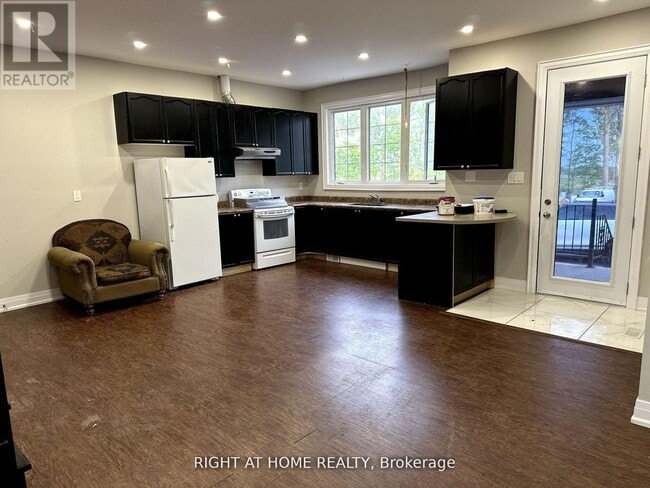 Photo - 1756 Taunton Rd