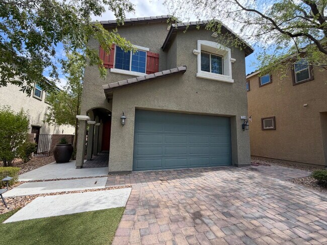 4 BED 2.5 BATH 2 CAR GARAGE SINGLE FAMILY HOME W/ FULLY LANDSCAPED BACKYARD. THIS WAS FORMER MODE...