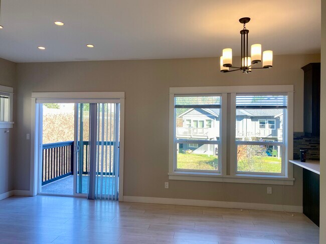 Photo - 2389 Lund Rd