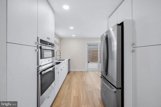 Photo - 1124 Dunton St