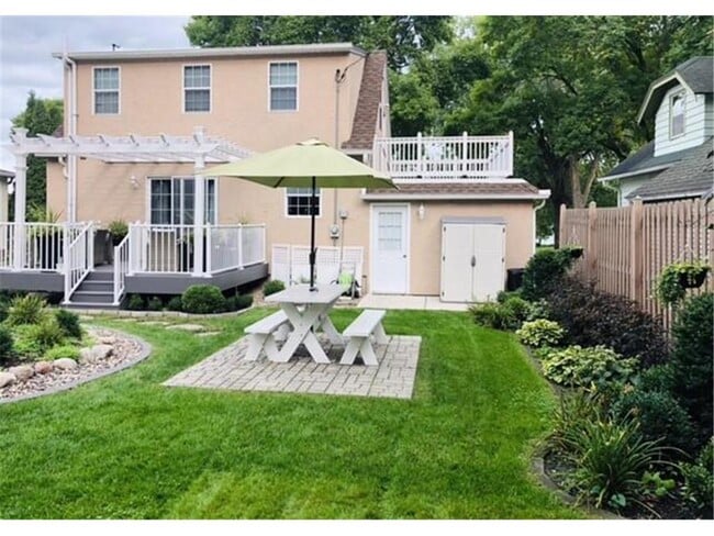 Photo - 150 1st St S