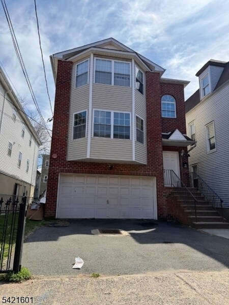 41 3rd St