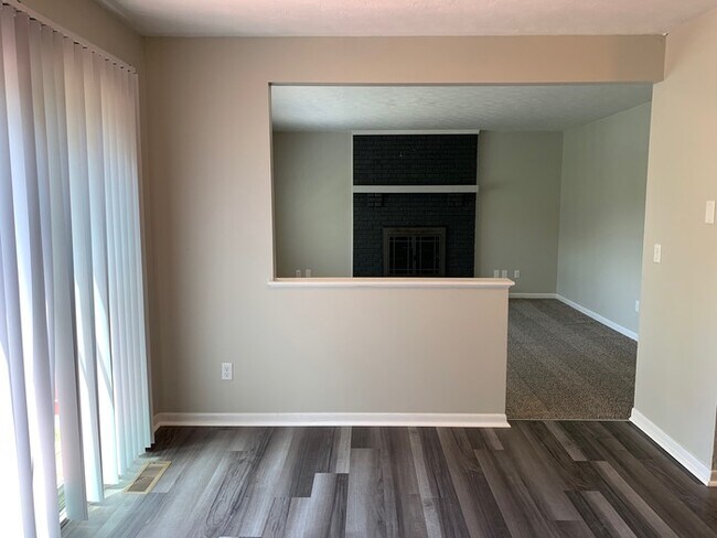 Photo - 43 Surrey Ct