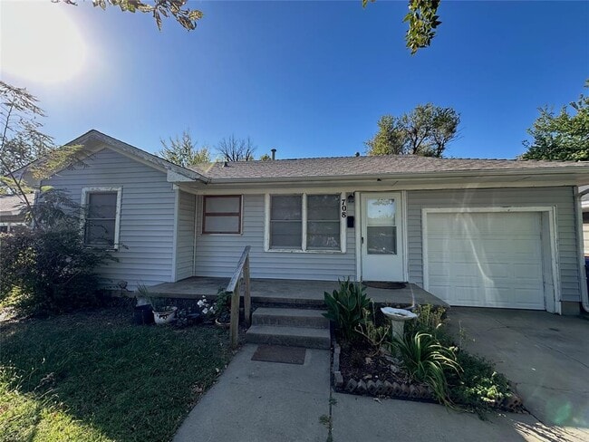 Building Photo - 708 Denison Dr