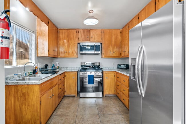 Building Photo - 45426 10th St W