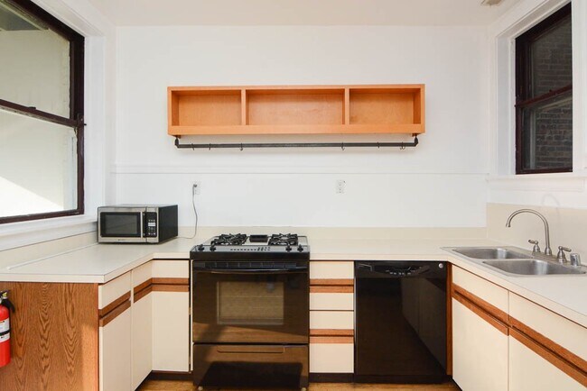 Photo - 1309 W Newport Ave Unit 3