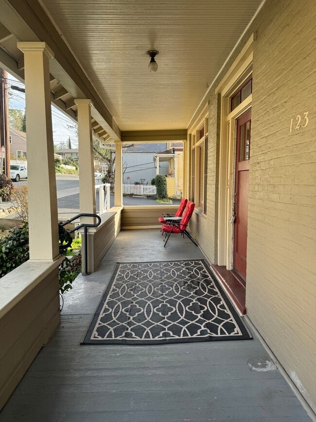 Photo - Open and bright upstairs 1 bed one bath unit in downtown Grass Valley!
