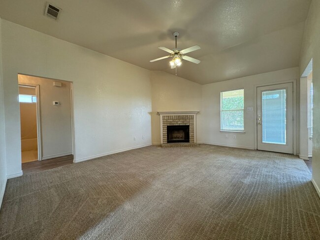601 Lisa Ln