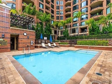 Soaking Pool - 500 W Harbor Dr Unit 713 City Front Terrace
