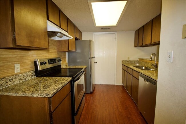 Building Photo - 1405 Camp Craft Rd Rental