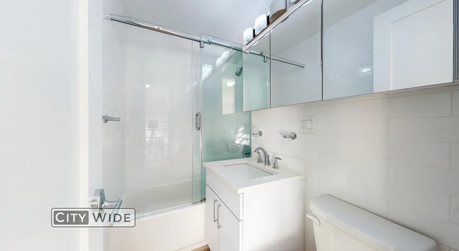 Photo - 206 E 16th St