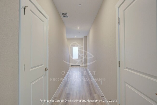 Photo - 3 bedroom, 2.5 bathroom, 2 car garage - Twelve Bridges - Lincoln