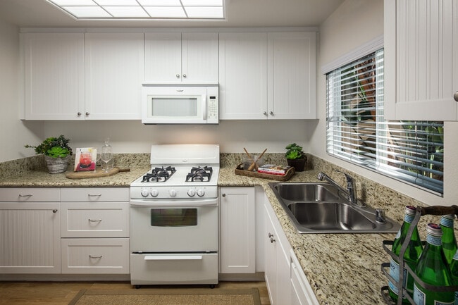 Rancho Santa Fe Apartment Homes