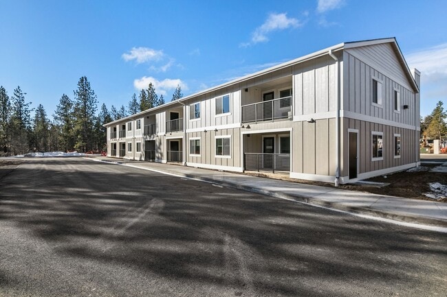 Building Photo - Oxbow Flats 1 Bedroom apartments - $500 off first 3 month's rent! Unit 105, Building A