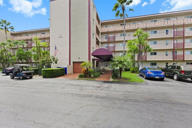 Building Photo - 2106 S Cypress Bend Dr Unit 506