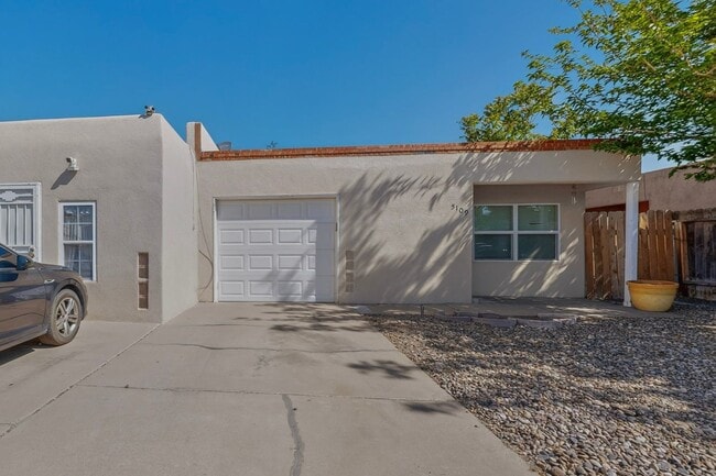 Photo - Close in West Side 2 bedroom 1.75/ba 1/cg