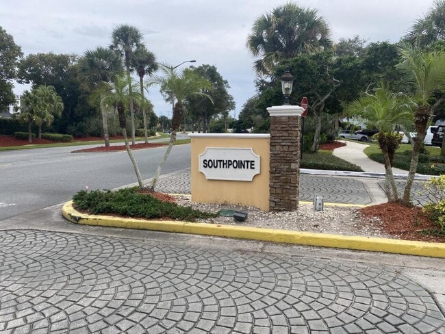 Building Photo - 3950 Atrium Dr