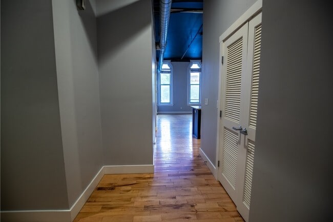 Photo - 139 Pearl St NW